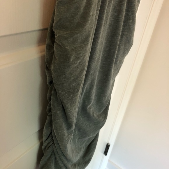 Sundry gathered dress. Slightly faded green color. - Picture 4 of 6
